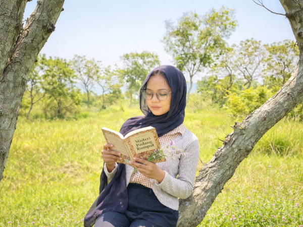 Jalan Sunyi Atira: Dari MA Nasy-Mut ke Kampus Negeri