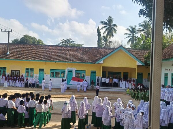 Khidmat, Madrasah Nasy-atul Muta'allimin Laksanakan Upacara HUT ke-81 RI